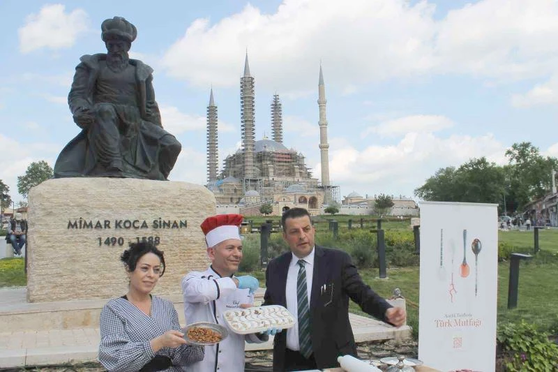 SELİMİYE’NİN GÖLGESİNDE BADEMLİ KURABİYE YOĞRULDU