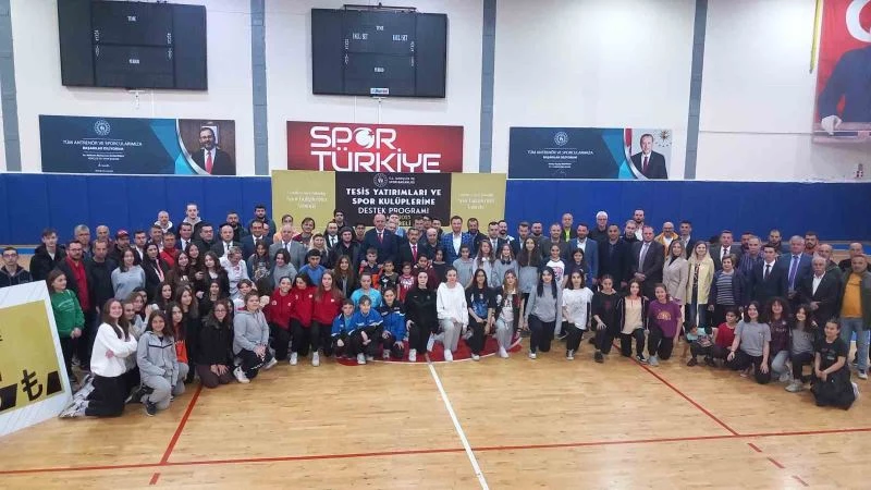 KIRKLARELİ’NDE SPOR KULÜPLERİNE 2 MİLYON 25 BİN TL NAKDİ YARDIM