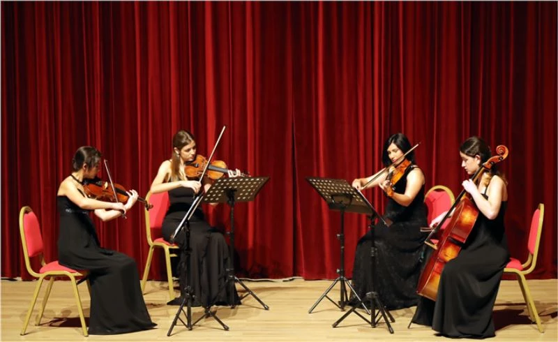 AKADEMİSYEN VE ÖĞRENCİLERDEN ‘ODA MÜZİĞİ’ KONSERİ