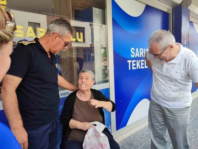 YAŞLI KADIN EVDEN HABERSİZ ÇARŞIYA ÇIKINCA ORTALIK KARIŞTI