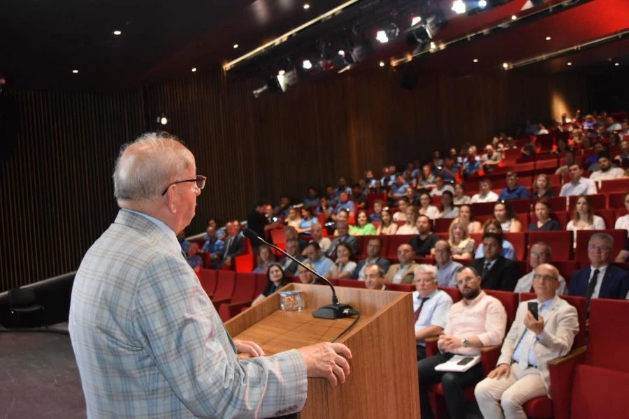  BÜYÜKŞEHİR BELEDİYESİNDE BAYRAMLAŞMA TÖRENİ DÜZENLENDİ