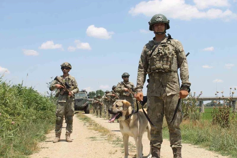 MEHMETÇİK, YUNANİSTAN SINIRINDA GÖREV BAŞINDA BAYRAMLAŞTI