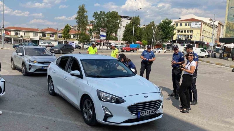 POLİS’TEN ŞEKER TADINDA UYGULAMA