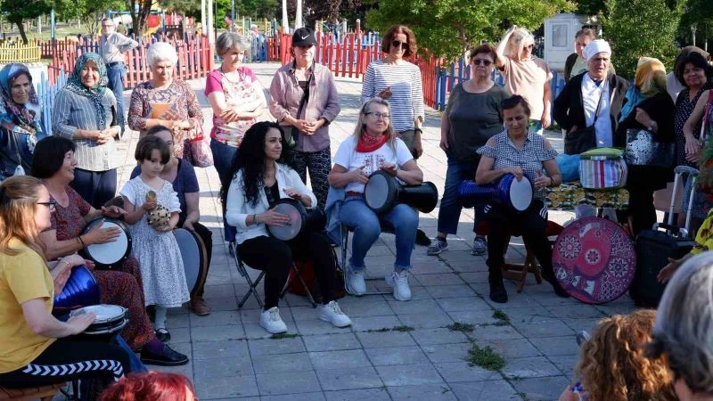 KADINLARIN KURDUĞU DARBUKA RİTİM GRUBU İLGİ GÖRÜYOR