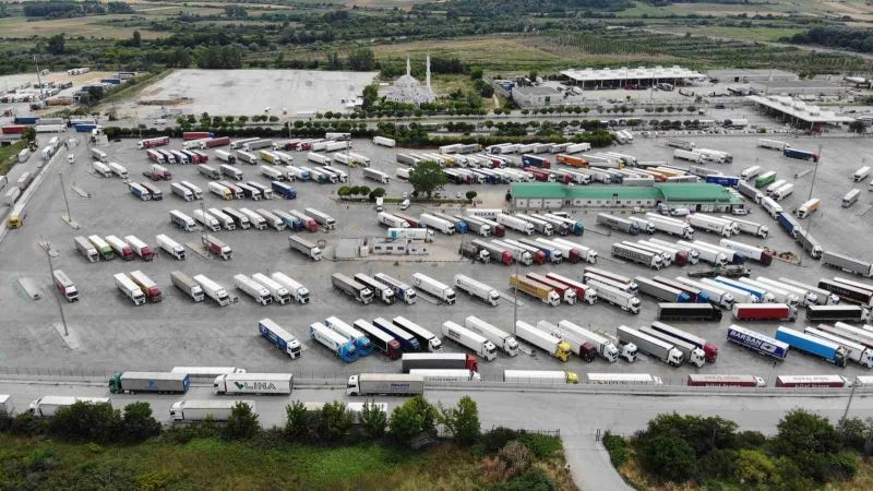 KAPIKULE SINIR KAPISI’NDA TIR DORSESİNDE 2 KAÇAK GÖÇMEN ÖLÜ BULUNDU