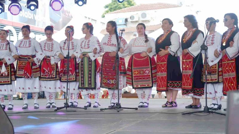 BALKAN FOLKLOR FESTİVALİ RENKLİ GÖRÜNTÜLERE SAHNE OLDU