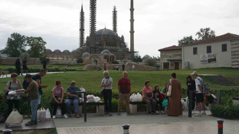 BOŞNAK TURİSTLERİN ALIŞVERİŞ ROTASI EDİRNE OLDU