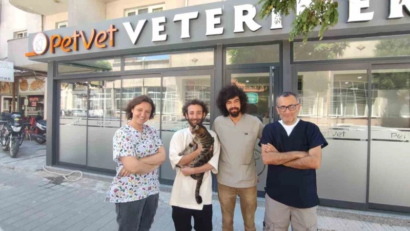 KEDİYİ BULAN VETERİNER ÖDÜLÜ BAĞIŞLADI