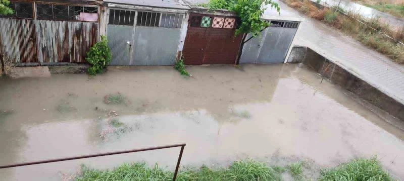 MURATLI’DA CADDE VE SOKAKLAR GÖLE DÖNDÜ