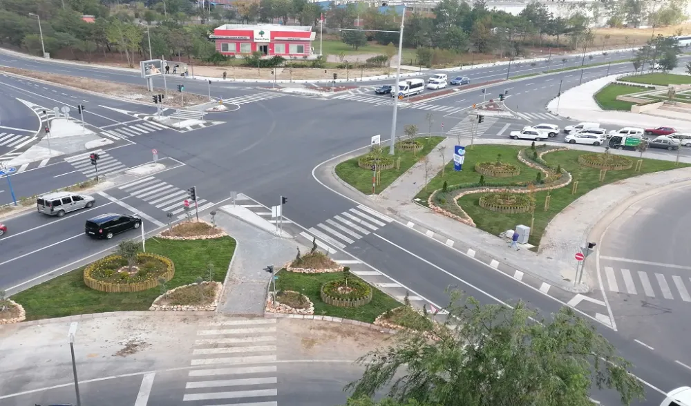 CENGİZ TOPEL CADDESİ VE NARİN KAVŞAĞI’NA MAKYAJ