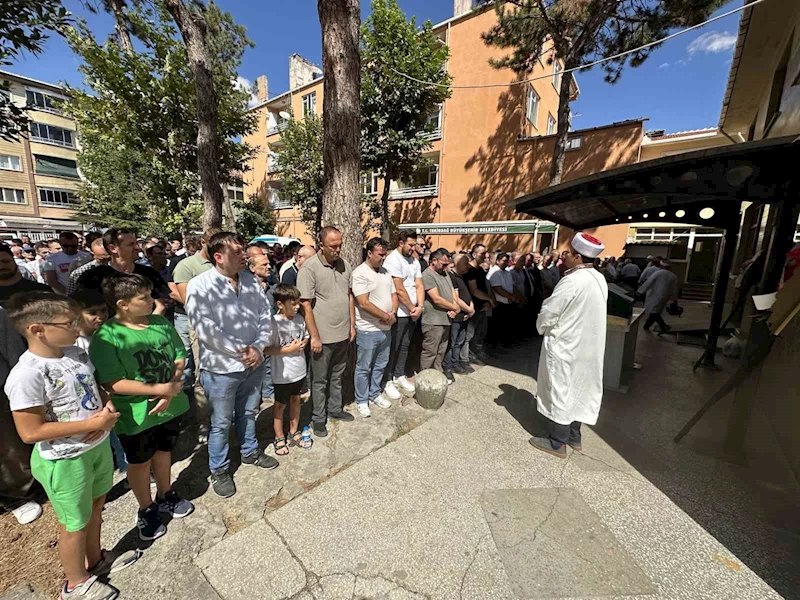 KAVGADA VURULAN GENÇ GÖZYAŞLARI ARASINDA DEFNEDİLDİ