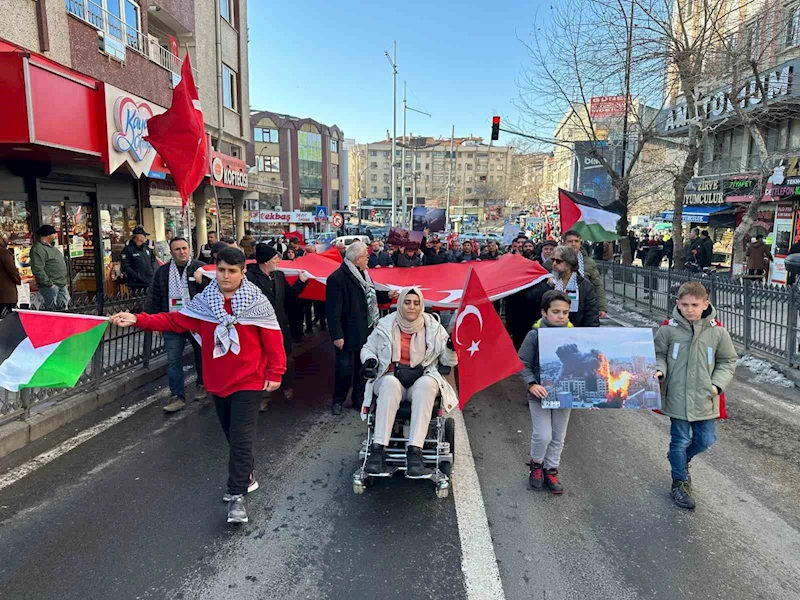 TEKİRDAĞ’DA ŞEHİTLER VE GAZZE İÇİN YÜRÜYÜŞ DÜZENLENDİ