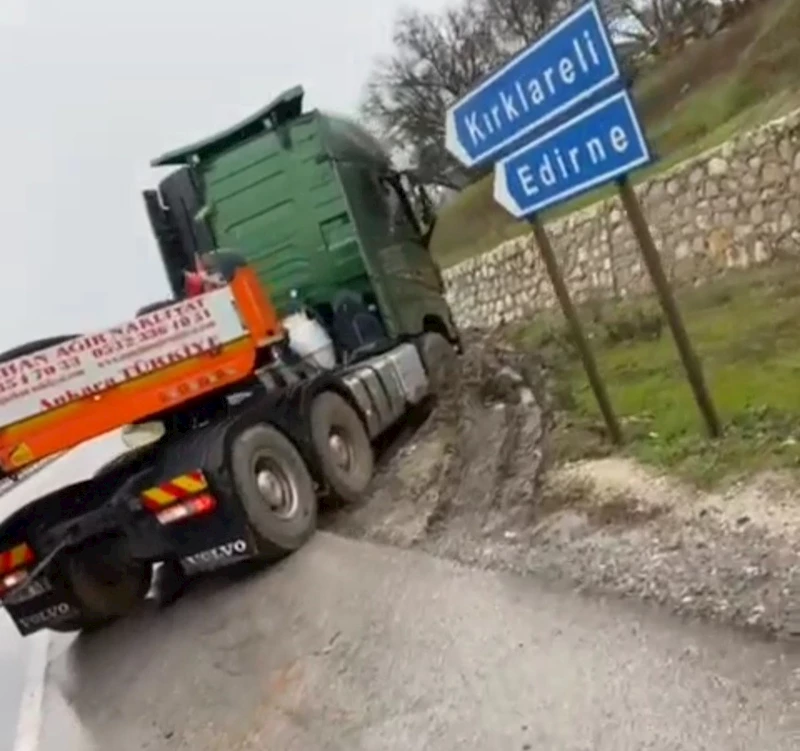 KAYAN TIR D-100 KARAYOLU’NU ULAŞIMA KAPATTI