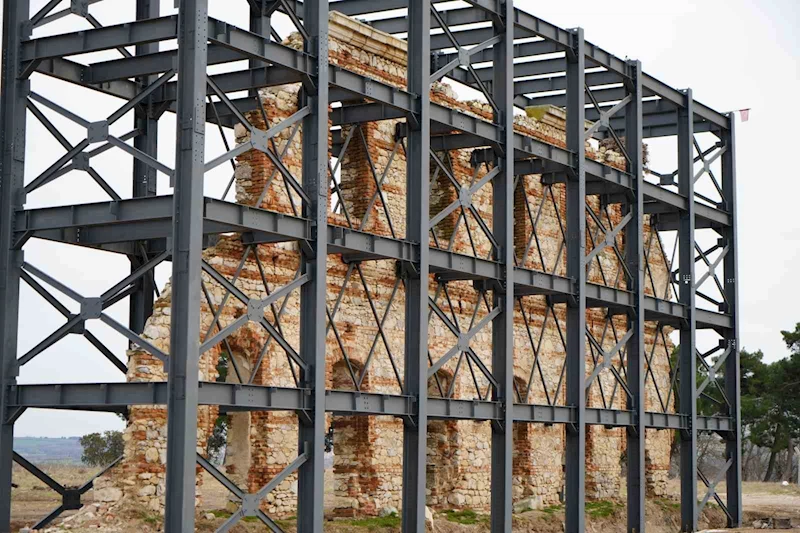 TARIHI EDIRNE ASKER HASTANESI’NIN GERIYE KALAN TEK DUVARI KORUMAYA ALINDI