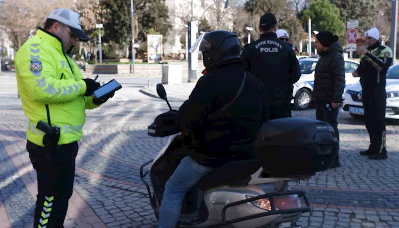 TRAFİĞE KAPALI CADDEYE GİRENLERE CEZA YAĞMURU