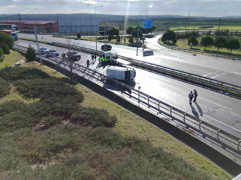 ÇORLU - İSTANBUL KARA YOLUNDA PANELVAN DEVRİLDİ: 1 ÖLÜ