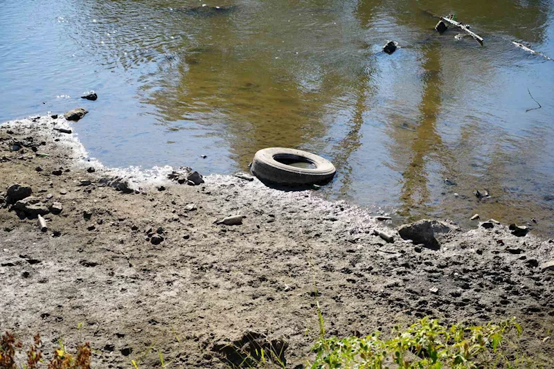 TUNCA NEHRİ’NDE KURAKLIK: ÇÖPLÜĞE DÖNDÜ