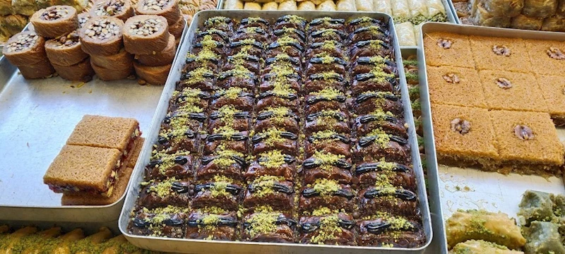 ÇİKOLATADAN SONRA, İLK DEFA DUBAİ BAKLAVASI