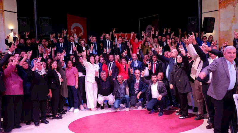 EDİRNE’DE MHP’YE KATILAN 643 ÜYEYE ROZETLERİ TAKILDI