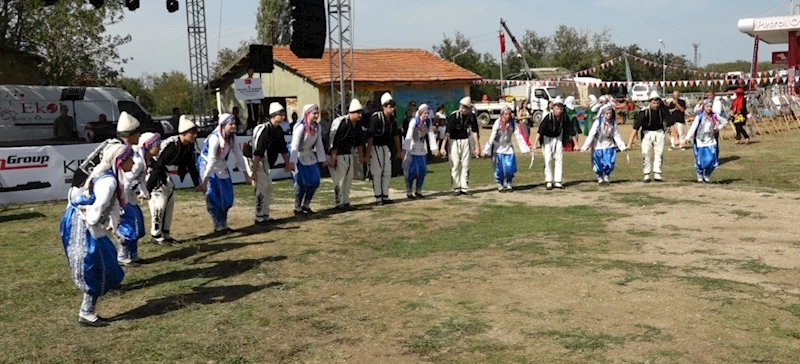 KIZILCIKDERE 4. BAĞ BOZUMU ETKİNLİKLERİ RENKLİ GÖRÜNTÜLERE SAHNE OLDU