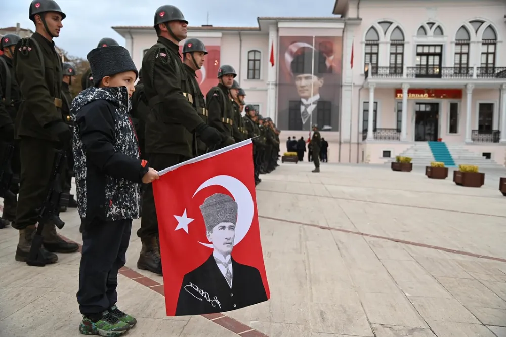 TEKİRDAĞ’DA HAYAT ATATÜRK İÇİN DURDU