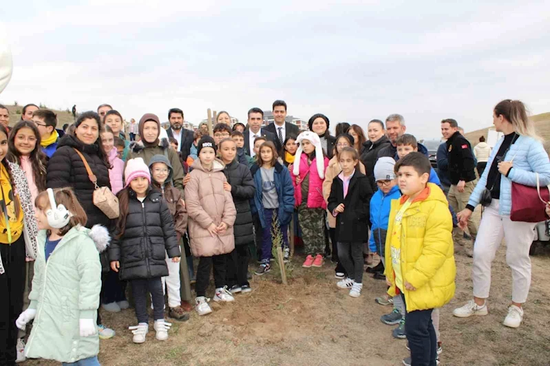 ÇORLU’DA TOHUMLAR FİDANA, FİDANLAR CUMHURİYET ÇINARINA DÖNÜŞÜYOR