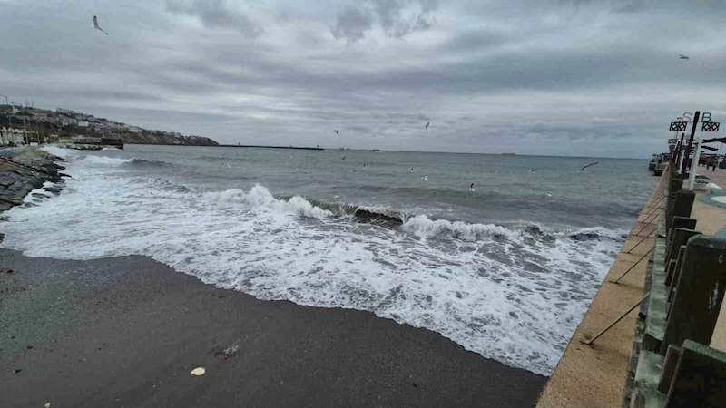 MARMARA’DA POYRAZ ŞİDDETİNİ ARTTIRDI