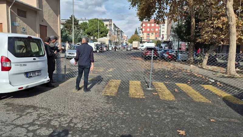 TEKİRDAĞ’DA TAPULU YOL GERİLİMİ: YOLU TEL ÖRGÜ İLE KAPATTILAR