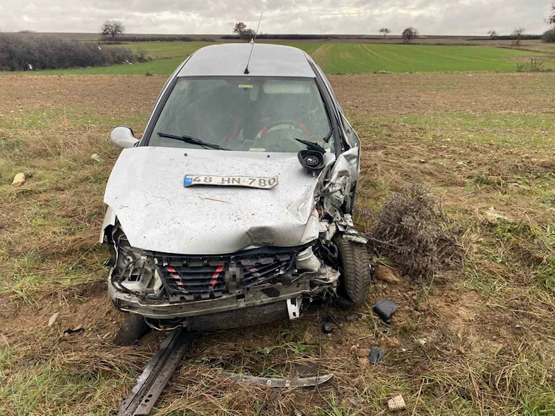 KAPAKLI’DA OTOMOBİL İLE TIR ÇARPIŞTI: 1 YARALI