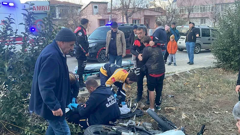 ARKADAŞIYLA KAZA YARALANDI, POLİSE SARILIP GÖZYAŞI DÖKTÜ