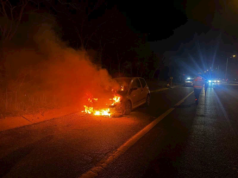 TEKİRDAĞ’DA İRANLI KADININ ARACI ALEV TOPUNA DÖNDÜ