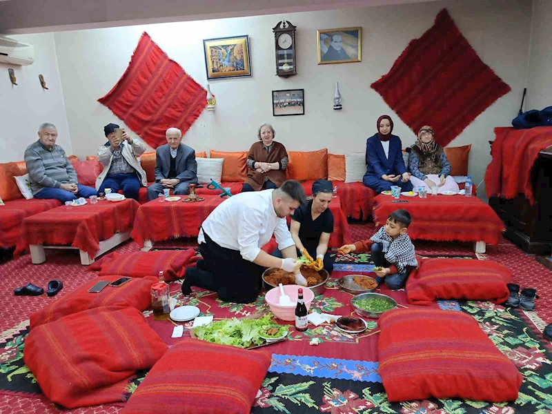 HUZUREVİ SAKİNLERİNE SIRA GECESİ: RENKLİ GÖRÜNTÜLER ORTAYA ÇIKTI