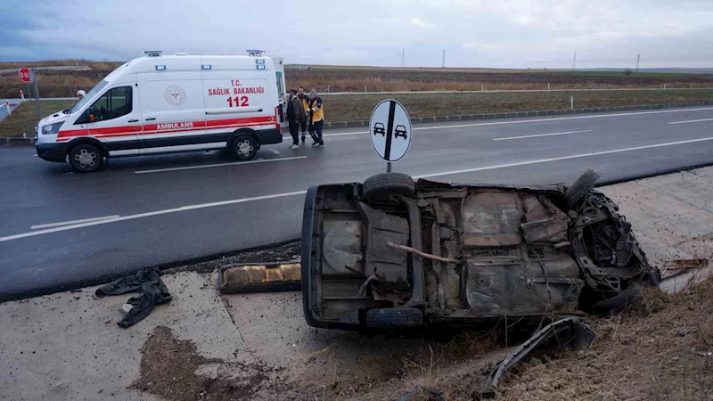 SAĞANAK YAĞIŞ KAZAYI BERABERİNDE GETİRDİ: 3 YARALI