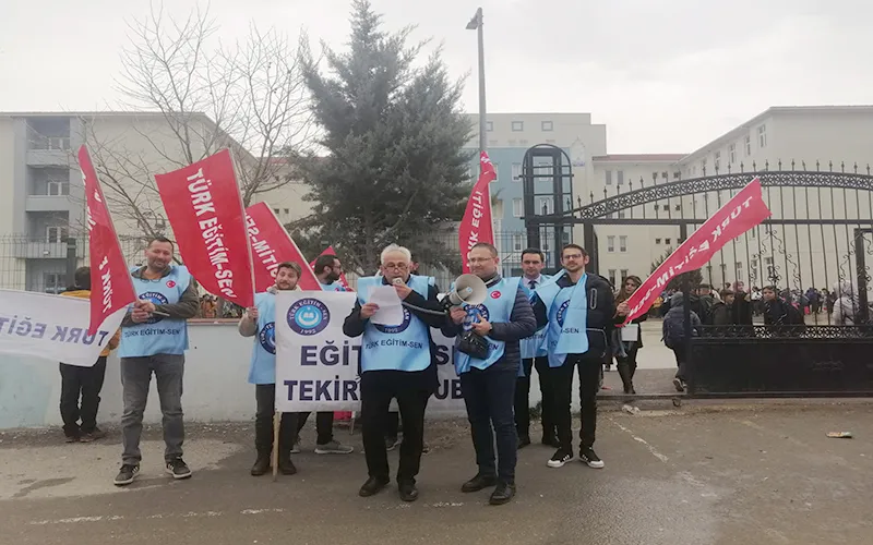 KAPAKLI BELEDİYESİ ORTAOKULU’NDA ÖĞRETMEN VE MÜDÜRE DARP TEŞEBBÜSÜ 