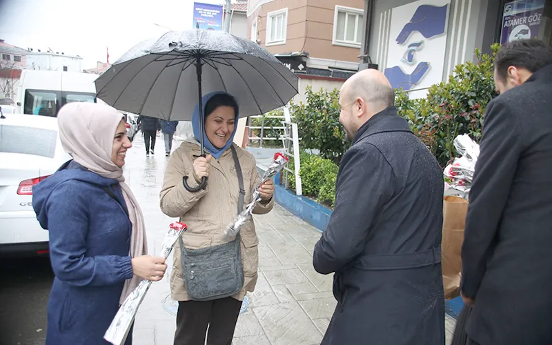 ABDULLAH ÖĞE KADINLARIN YÜZÜNÜ GÜLDÜRDÜ