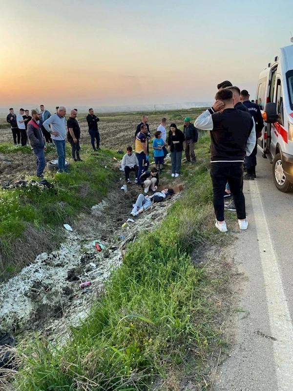 YOLDAN ÇIKAN OTOMOBİL TAKLA ATTI: 2 Sİ AĞIR, 5 YARALI