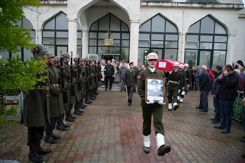 EV GÖSTERİRKEN ASANSÖR BOŞLUĞUNA DÜŞTÜ