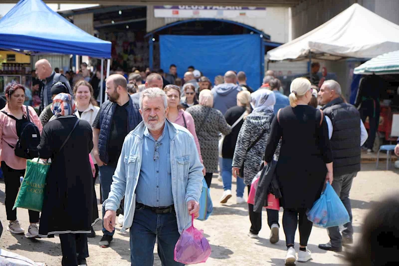 EDİRNE’DE BULGARLARIN ALIŞVERİŞ MESAİSİ SÜRÜYOR