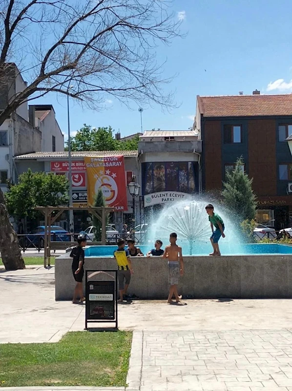 TEKİRDAĞ’DA ÇOCUKLARIN SÜS HAVUZUNDA TEHLİKELİ OYUNU