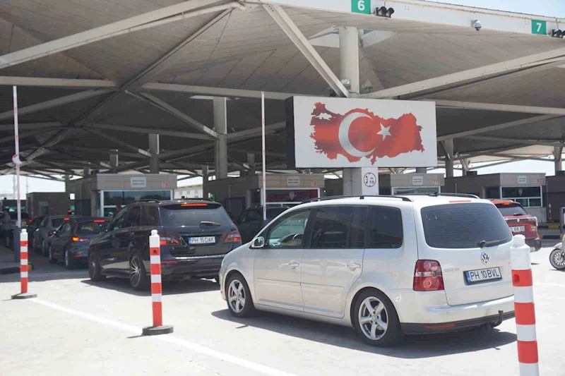 KAPIKULE’DE GURBETÇİ YOĞUNLUĞU BAŞLADI