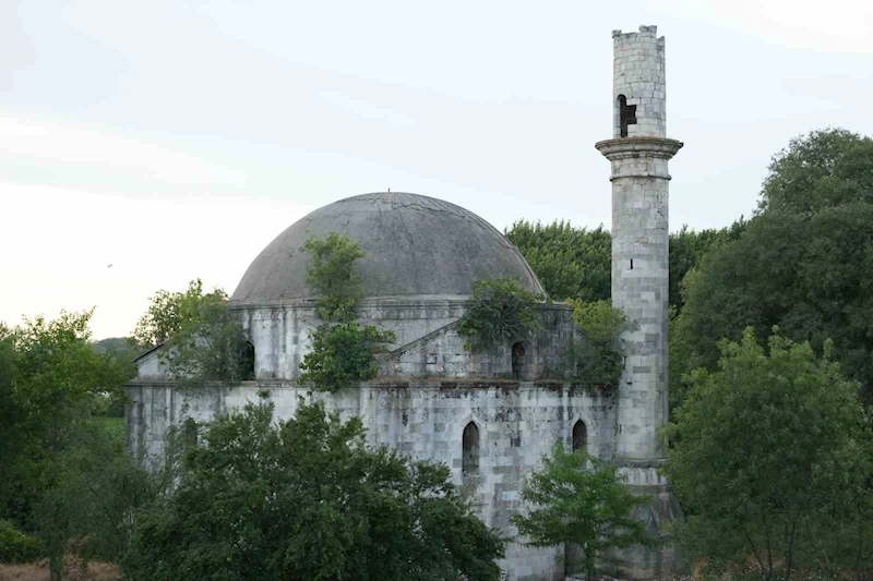 5 BUÇUK ASIRLIK EVLİYA KASIM PAŞA CAMİİ YOK OLMA TEHLİKESİ YAŞIYOR