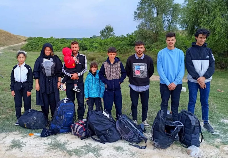 24 KAÇAK GÖÇMEN YAKALANDI