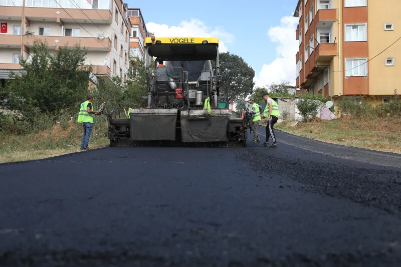 ÖMER HALİSDEMİR MAHALLESİ’NDE SICAK ASFALT YOL ÇALIŞMALARI BAŞLADI