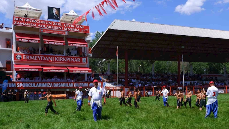 663. TARİHİ KIRKPINAR YAĞLI GÜREŞLERİ’NİN İKİNCİ GÜN MÜSABAKALARI YAPILDI