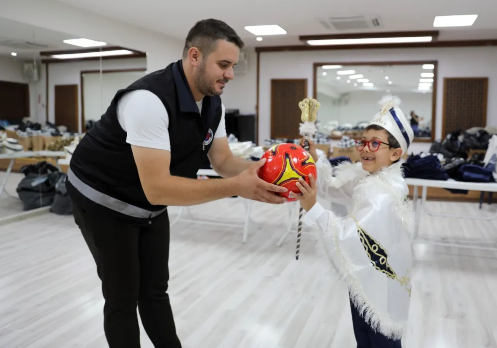 SÜNNET KIYAFETLERİNİN DAĞITIMI YAPILDI