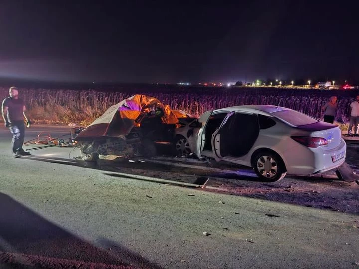 TRAFİK KAZASINDA KARI KOCA HAYATINI KAYBETTİ