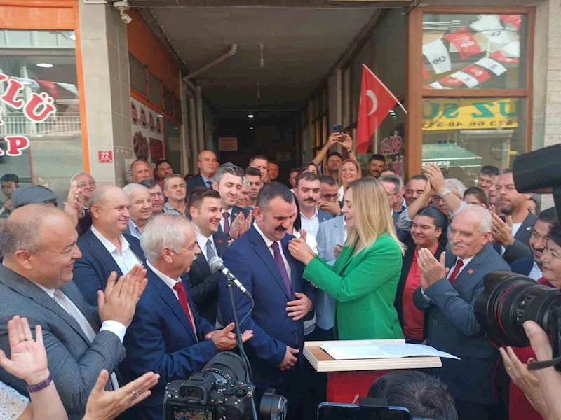 İYİ PARTİ’DEN İSTİFA EDEN UZUNKÖPRÜ BELEDİYE BAŞKANI MARTİN CHP’YE KATILDI