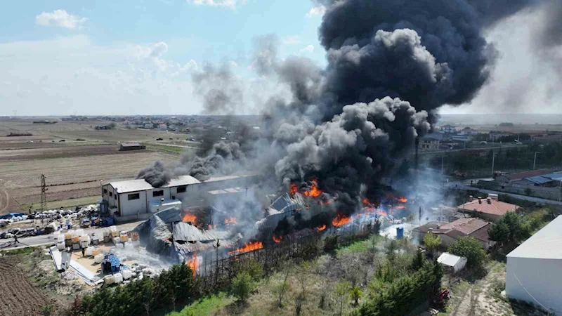 KAPAKLI’DA KİMYASAL FABRİKA YANGINI DRON İLE GÖRÜNTÜLENDİ