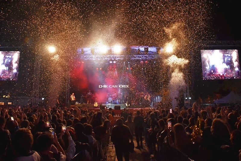 EMİR CAN İĞREK TEKİRDAĞLI HAYRANLARIYLA ERTELENEN KONSERDE BULUŞTU