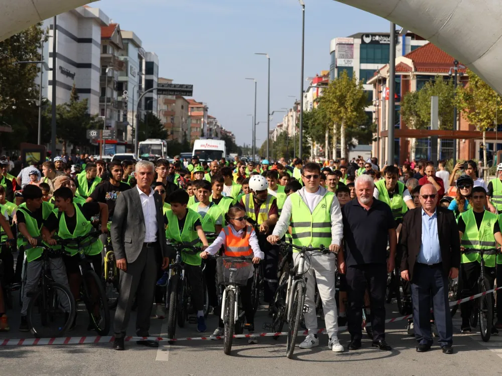 ÇERKEZKÖY’DE BİSİKLET VE UÇURTMA ŞENLİĞİ YAPILDI